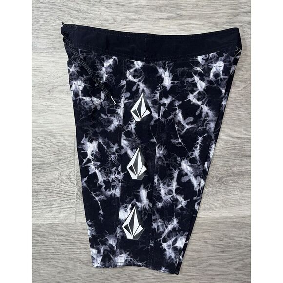 Volcom Mod Tech Mens Sz 29 Stretch BoardShorts Swim Trunks Black Pattern - Picture 5 of 8